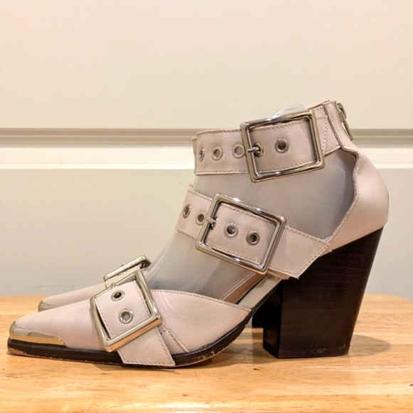 B2 7 Strappy Cream Leather Stacked Heel Pointed Toe Shoes with Silver Hardware - Picture 8 of 10